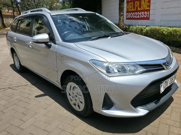 Toyota Corolla Fielder 2018 Silver
