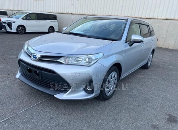 Toyota Corolla Fielder 1.5 Hybrid FWD 2020 Silver