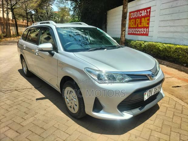 Toyota Corolla Fielder 2018 Silver