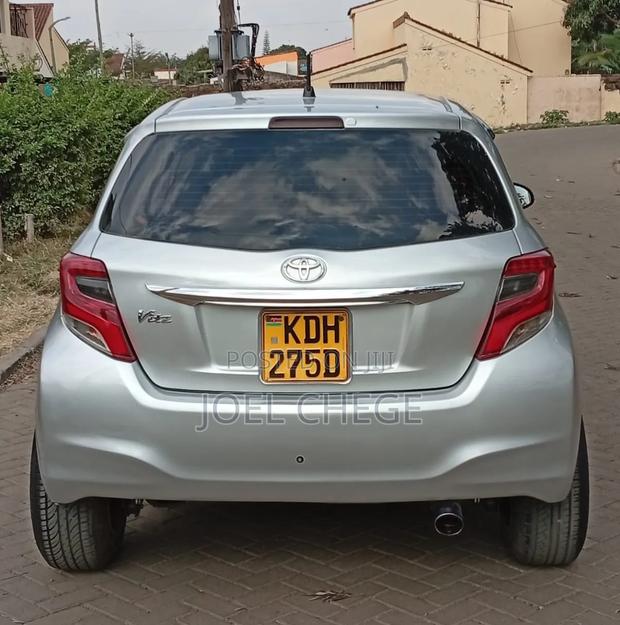 Toyota Vitz 2015 Silver