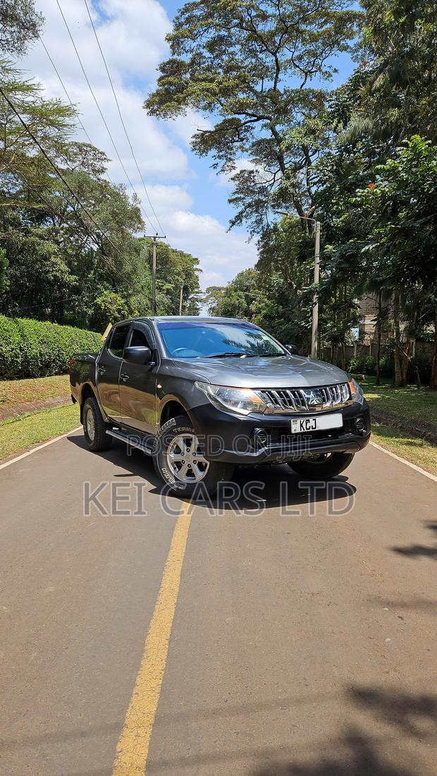 Mitsubishi L200 Double Cab 2.4 181hp 4WD 2015 Gray