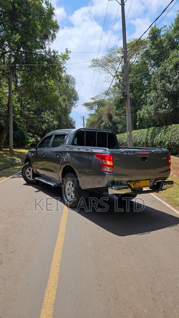 Mitsubishi L200 Double Cab 2.4 181hp 4WD 2015 Gray