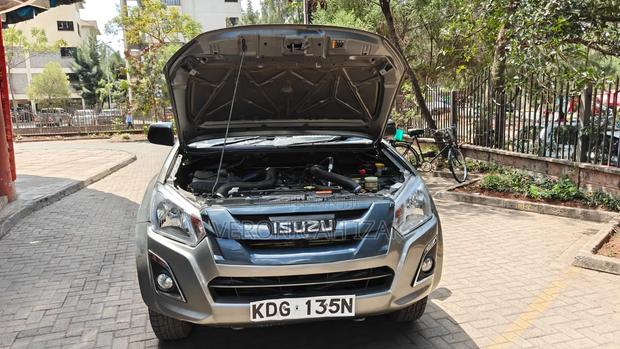 Isuzu D-MAX 2021 Brown