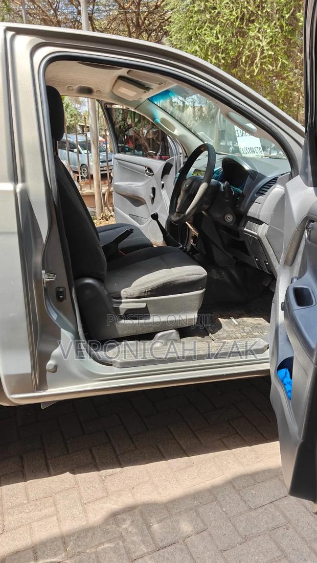 Isuzu D-MAX 2021 Brown