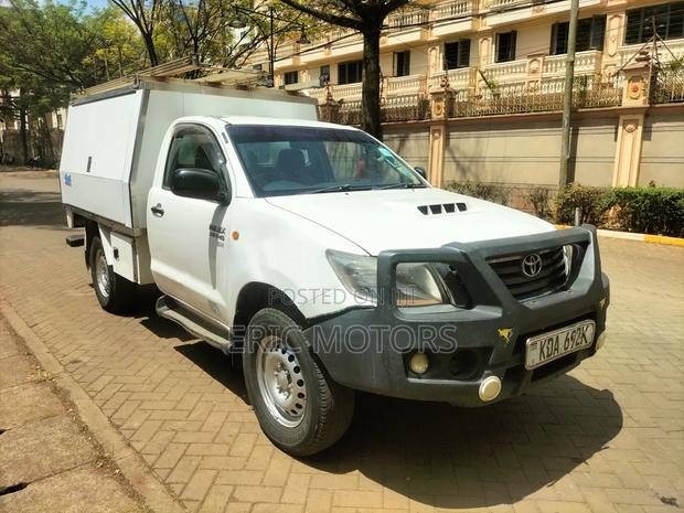 Toyota Hilux 2014 White