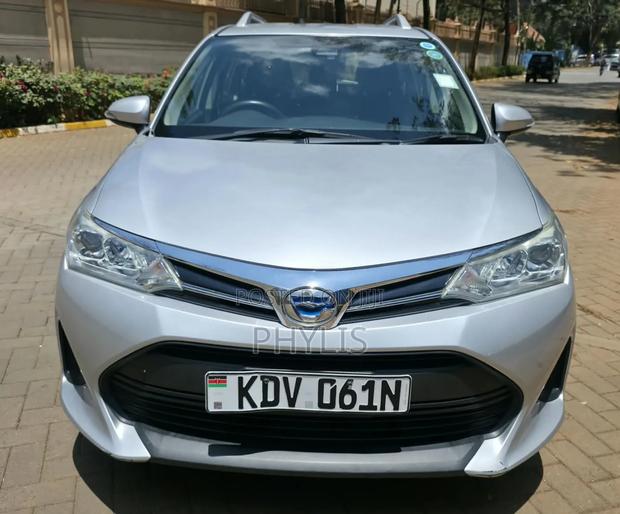 Toyota Corolla Fielder 2018 Silver