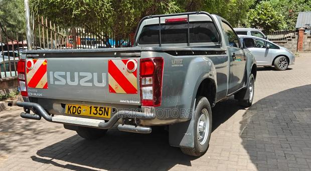 Isuzu D-MAX 2021 Gray