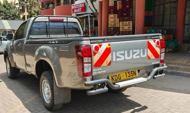 Isuzu D-MAX 2021 Gray