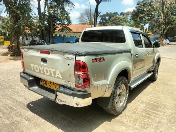 Toyota Hilux 2009 Gold