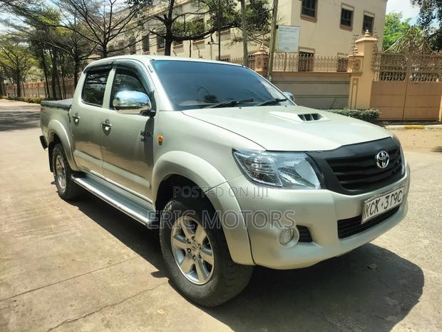 Toyota Hilux 2009 Gold