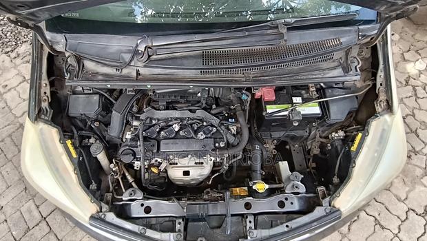 Toyota Vitz 2012
