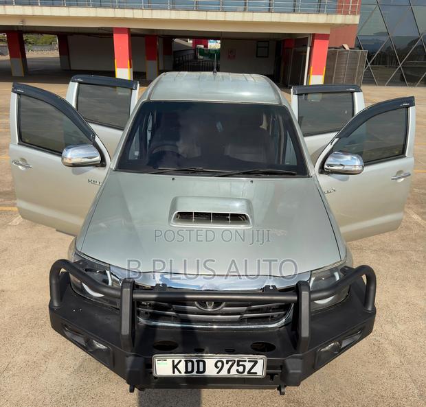 Toyota Hilux 2014 Gray