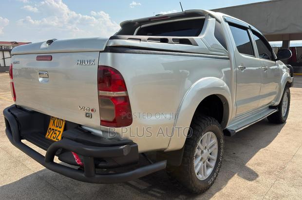 Toyota Hilux 2014 Gray