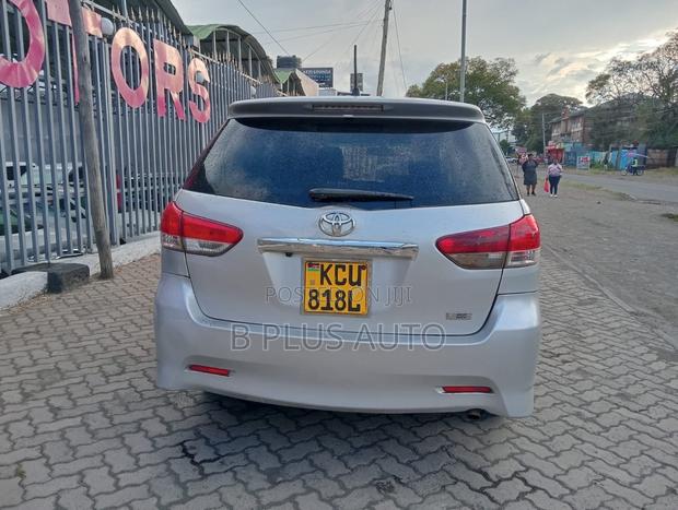 Toyota Wish 2012 Silver