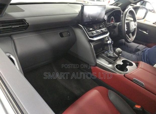 Toyota Land Cruiser LC300 2025 Pearl