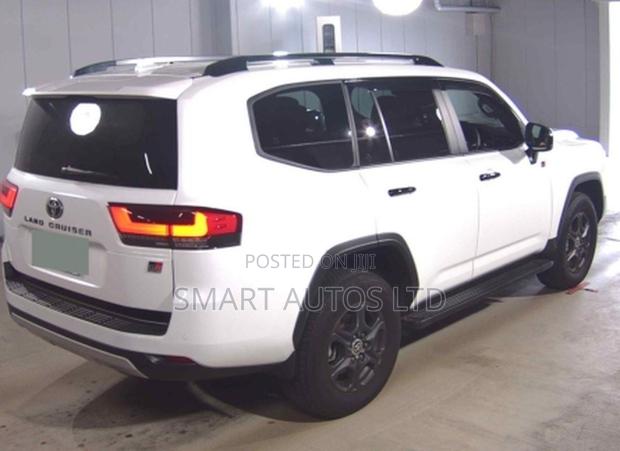 Toyota Land Cruiser LC300 2025 Pearl