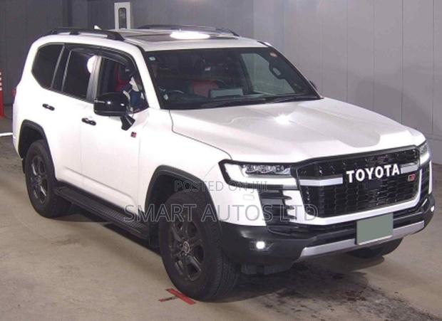 Toyota Land Cruiser LC300 2025 Pearl