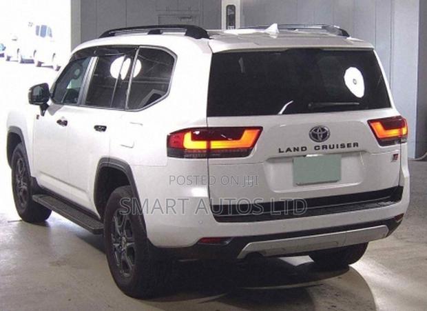 Toyota Land Cruiser LC300 2025 Pearl