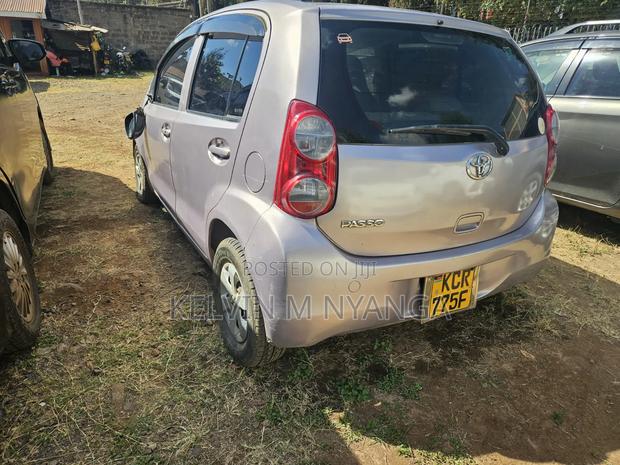 Toyota Passo 2011 Silver