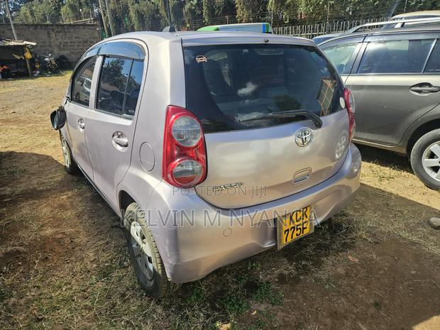 Toyota Passo 2011 Silver