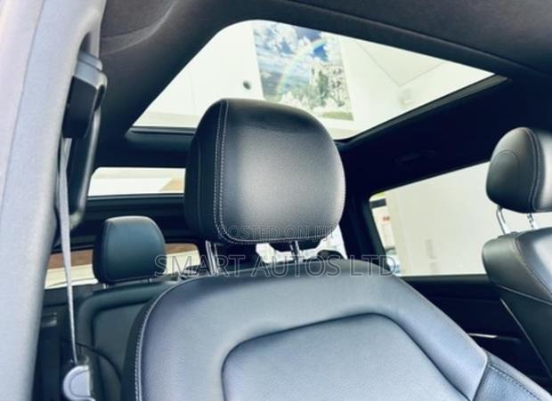 Mercedes-Benz V-Class 2019 White