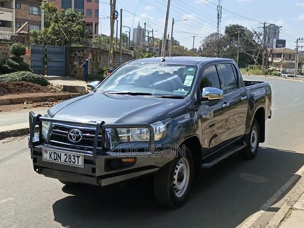 Toyota Hilux 2016 Gray