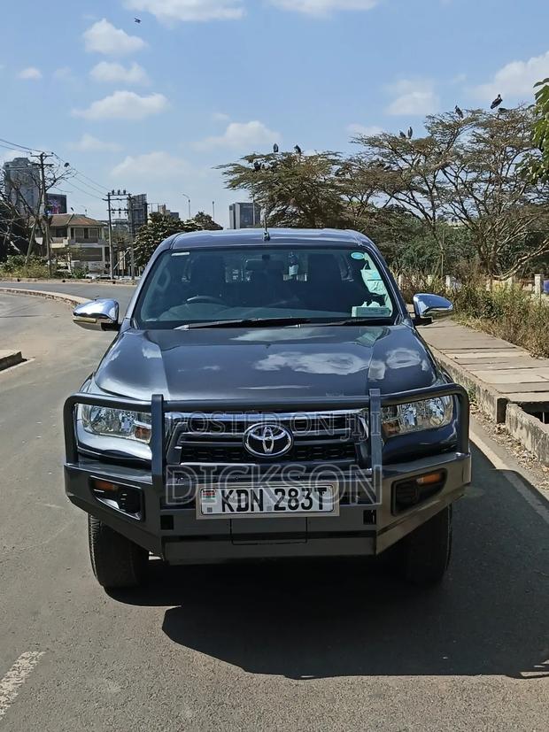 Toyota Hilux 2016 Gray