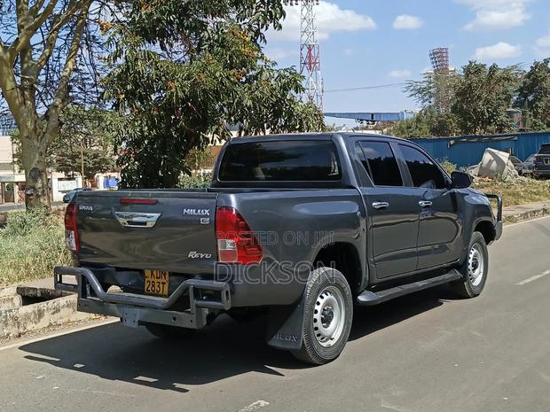 Toyota Hilux 2016 Gray