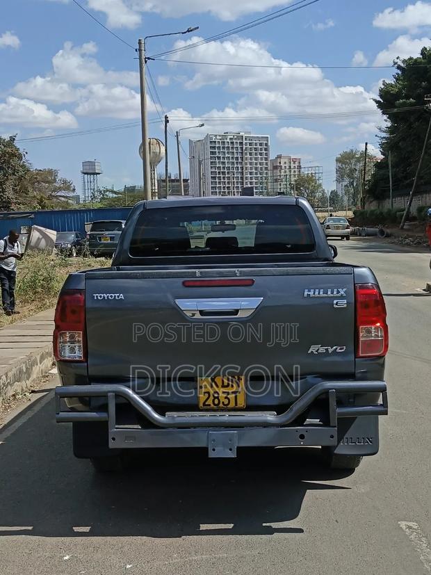 Toyota Hilux 2016 Gray