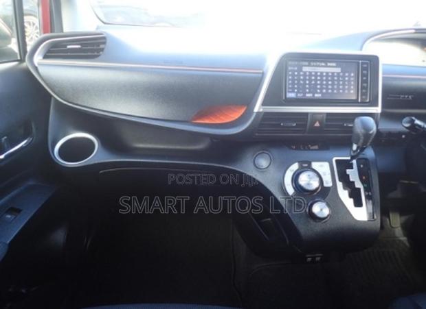 Toyota Sienta 2019 Red