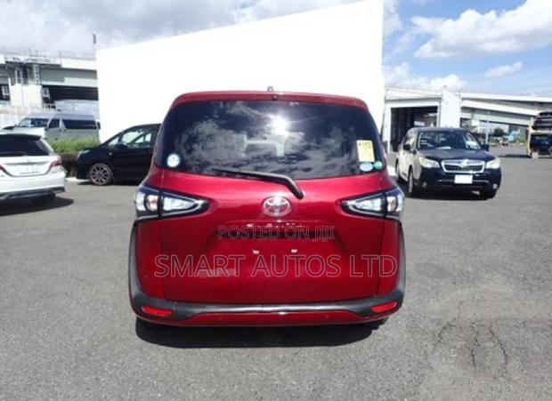 Toyota Sienta 2019 Red