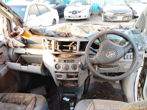 Toyota Voxy 2002 White