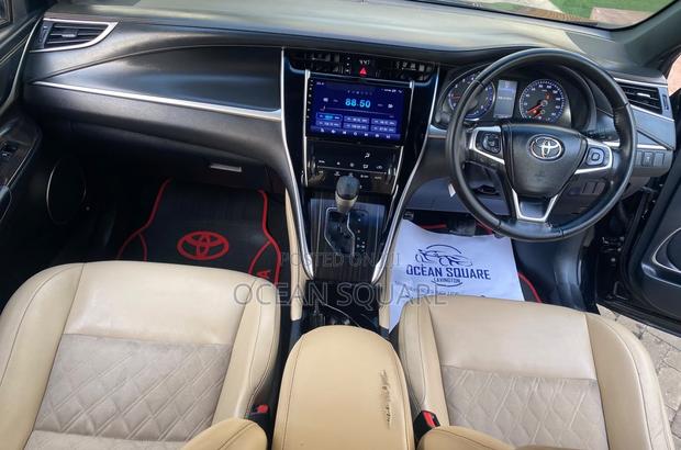 Toyota Harrier 2.0 4WD 2017 Black