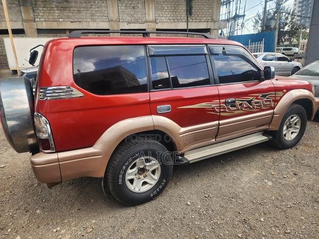 Toyota Land Cruiser Prado 2000 Maroon