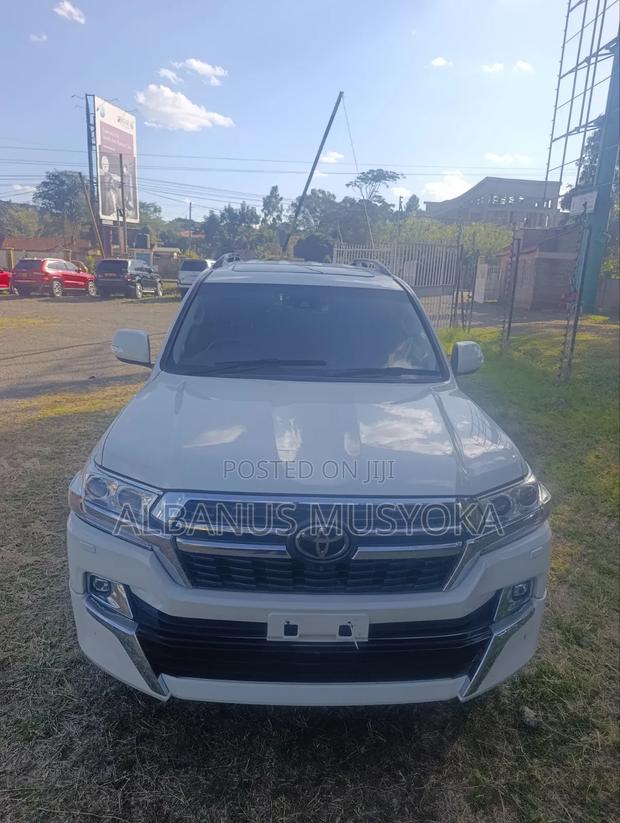 Toyota Land Cruiser 2019 White