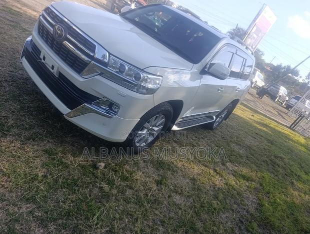 Toyota Land Cruiser 2019 White