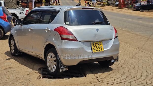 Suzuki Swift 2011 White