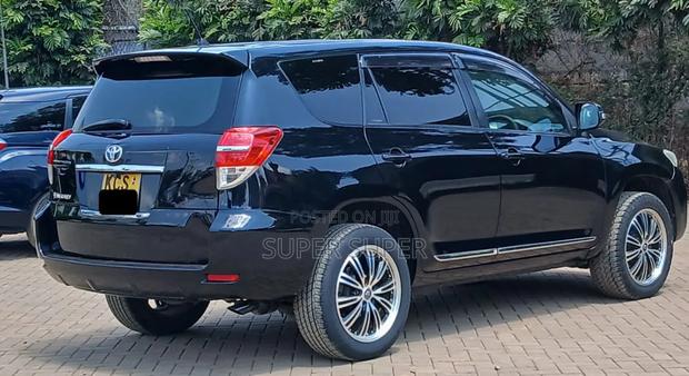 Toyota Vanguard 2011 Black