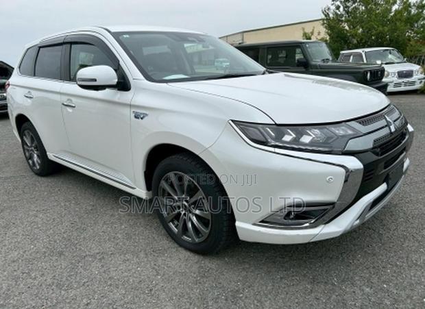 Mitsubishi Outlander 2.4 PHEV AWD 2019 Off white