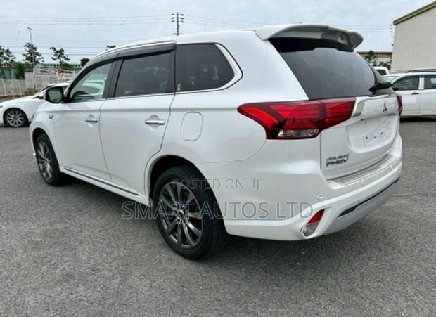 Mitsubishi Outlander 2.4 PHEV AWD 2019 Off white