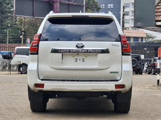 Toyota Land Cruiser Prado 2.8 2019 White