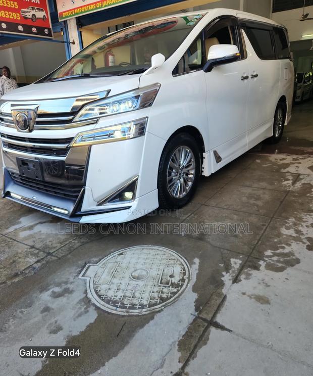 Toyota Vellfire 2020 White