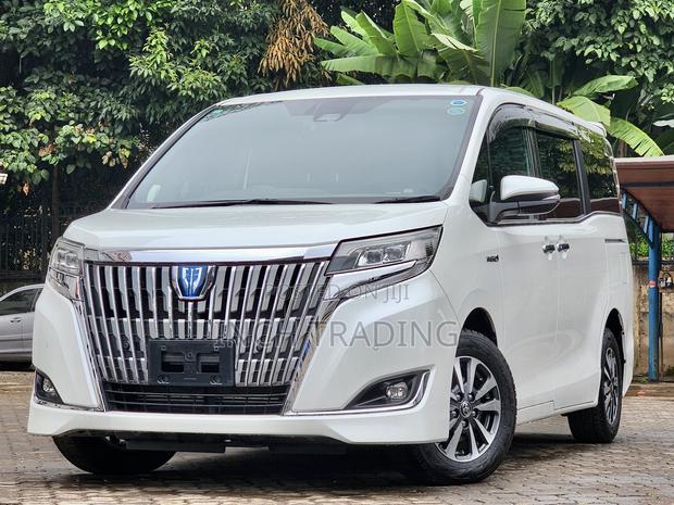 Toyota Esquire 1.8 FWD Hybrid (7 seater) 2019 White