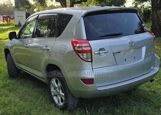 Toyota RAV4 2011 Silver