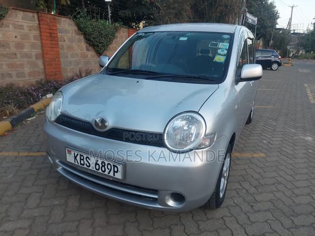 Toyota Sienta 2006 Silver