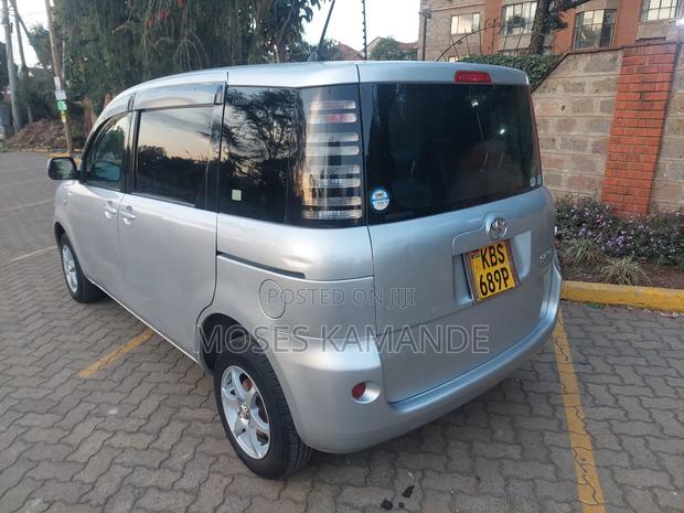 Toyota Sienta 2006 Silver