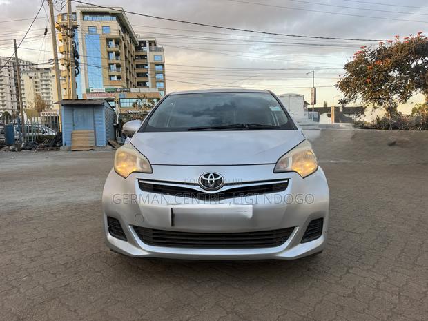 Toyota Ractis 2011 Silver