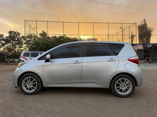 Toyota Ractis 2011 Silver