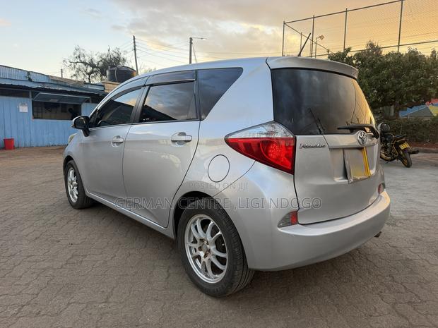 Toyota Ractis 2011 Silver