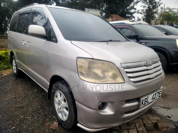 Toyota Noah 2003 Silver